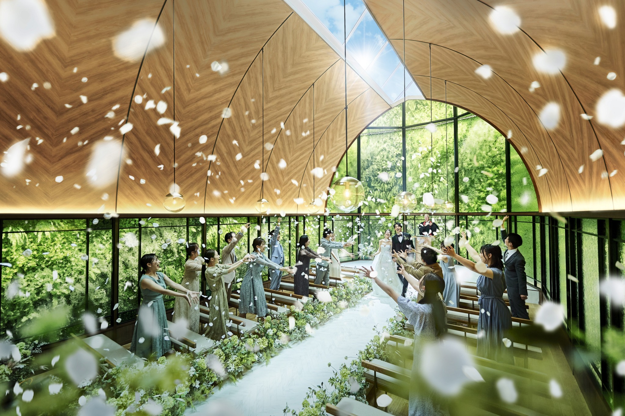 天候を気にせず、全天候型の空間で温かな祝福に包まれるフフラワーシャワーを