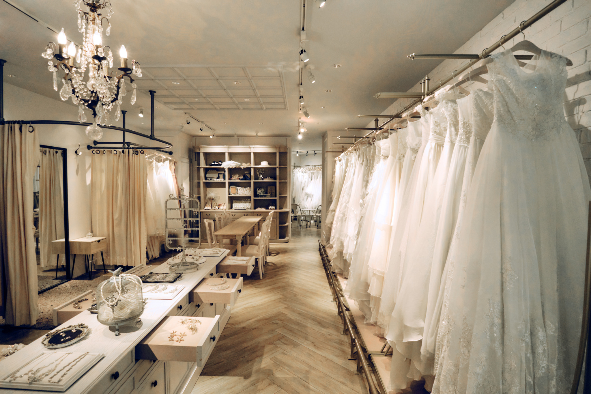 会場併設ショップで打合せも楽々！自分らしさが見つかるドレス