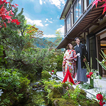 四季折々の美しさを見せる披露宴会場 専用の日本庭園