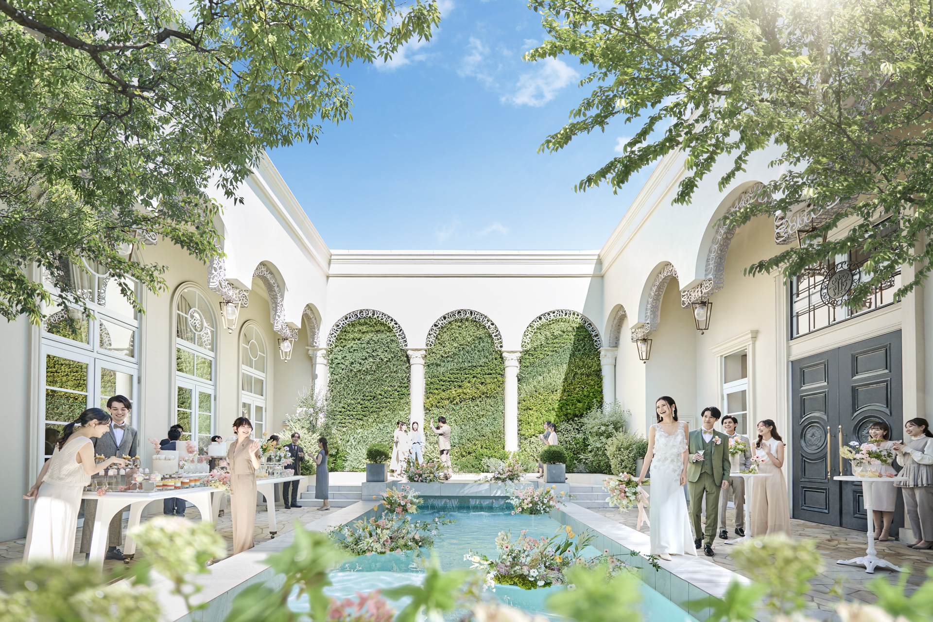 おしゃれなフラワーワゴンやプール付きのガーデンで楽しい時間が叶う